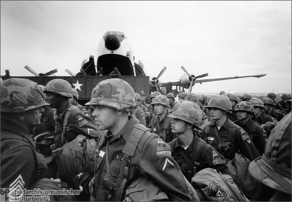 Soldiers from the U.S. Army's 2nd Armored Division in Fort Hood, Texas (1963)